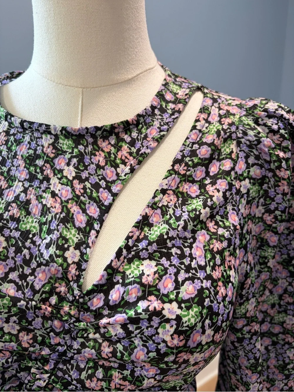 ASTR The Label Floral Ruched Cutout Top Small Long Sleeve Romantic Blouse